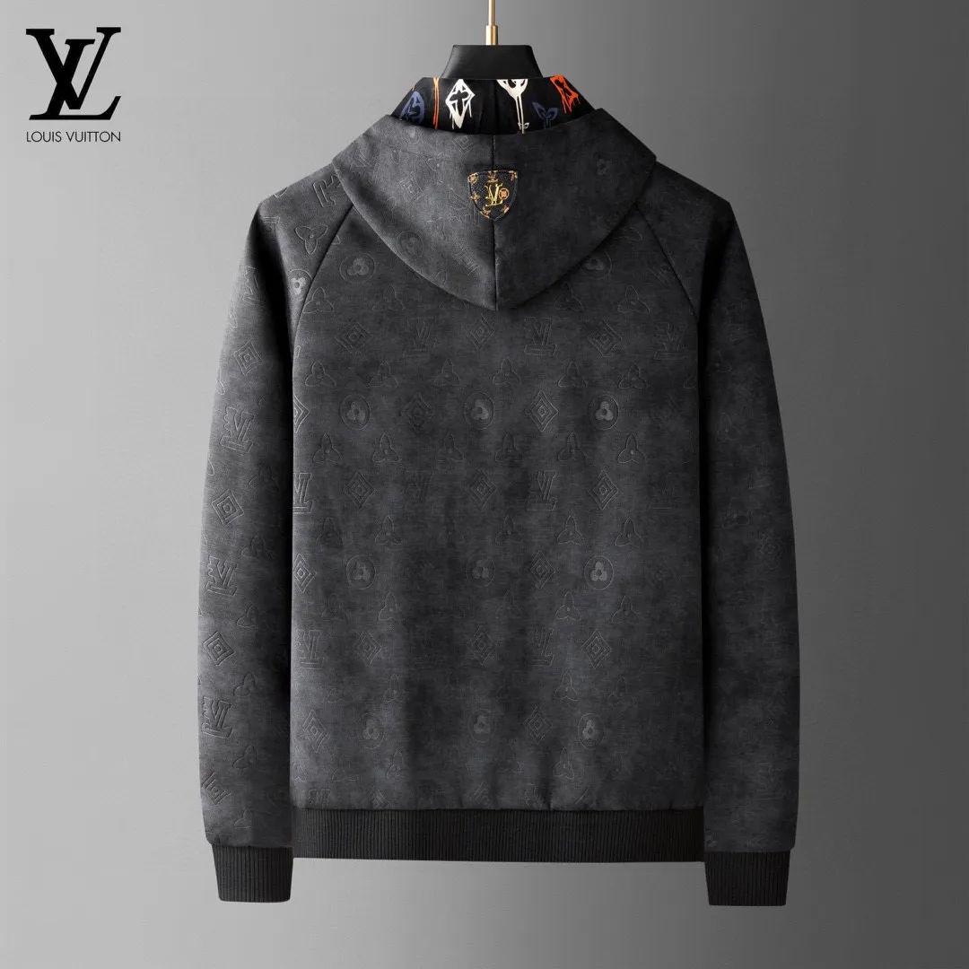 🅿️620 [LV Louis Vuitton] hot-selling suit is coming. Focus on the original version of the official website. 2025 new hot-selling cardigan and sweatshirt suit. The original order is the best. 🇭🇰The meticulous work of top designers. It has a fitting and perfect upper body effect. All-natural high-quality Tencel Roman cotton 100%, close-fitting comfort, noble and elegant! Original hardware embodies elegance and nobility! Counter size: M-4XL (up to 190 pounds)